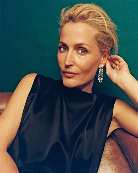 photos of gillian anderson